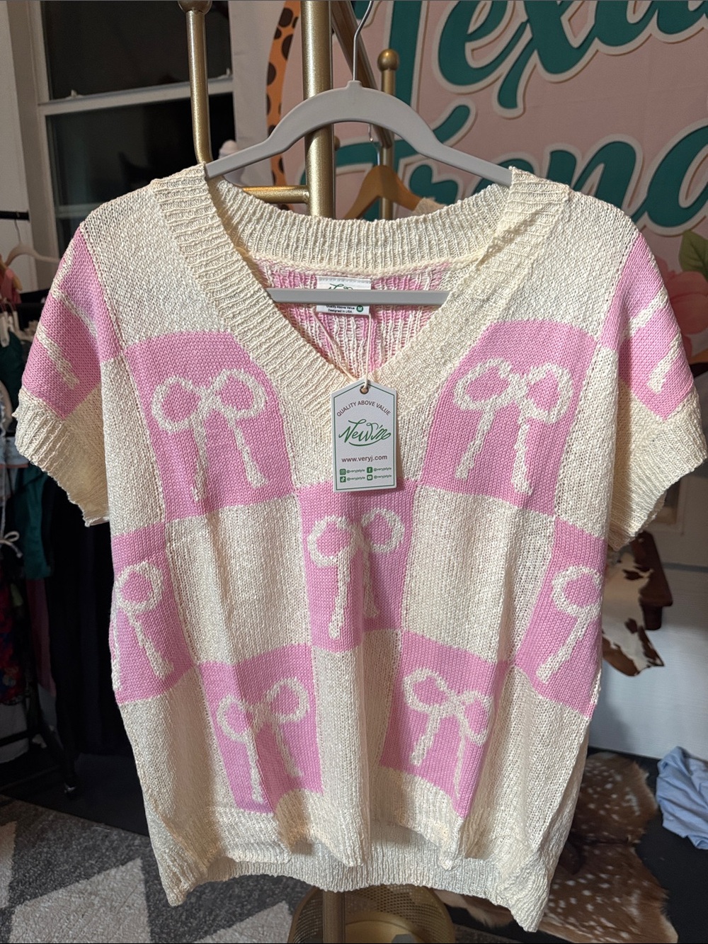 Very J Pink and Cream V-Neck Short Sleeve Sweater Top